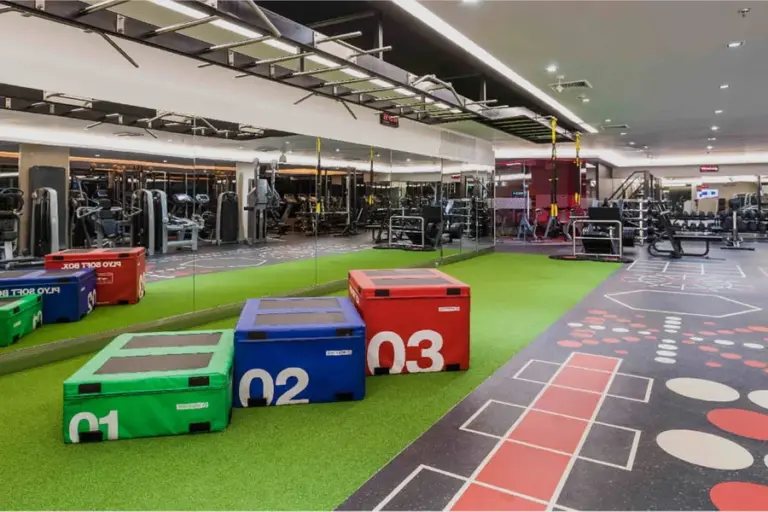 พื้นที่ functional training ภายใน Fitness First Club 39 จากหน้าสาขาทางการ