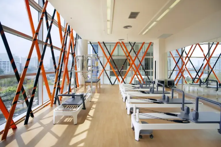 ห้อง Pilates Reformer ของ WE Fitness Esplanade Ratchada จากหน้าสาขาทางการ