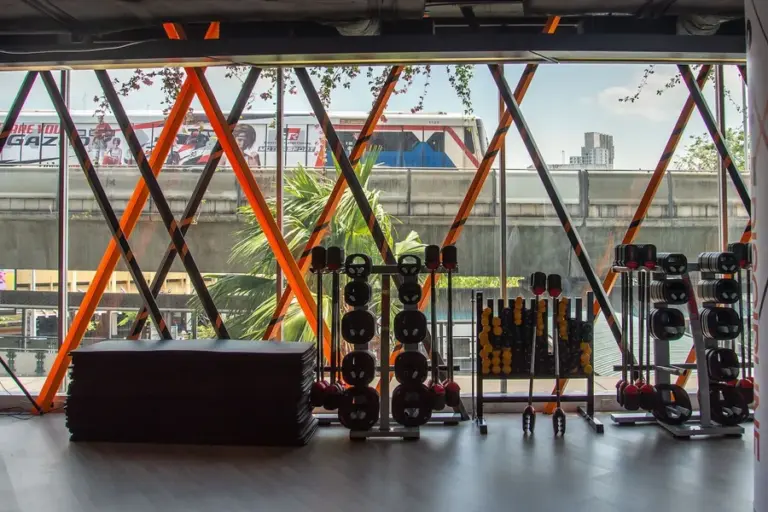พื้นที่เวทภายใน WE Fitness Major Sukhumvit Ekkamai จากหน้าสาขาทางการ